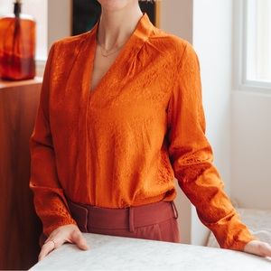 Aritzia Babaton Power Blouse in Rich Cognac Size Small
